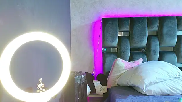 Taurito    online show from 11/18/25, 10:03