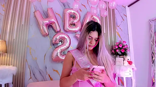 Snapshot of sharon_greey chatting on 12/02/25, 09:32 sharon greey online show from 12/02/25, 09:32