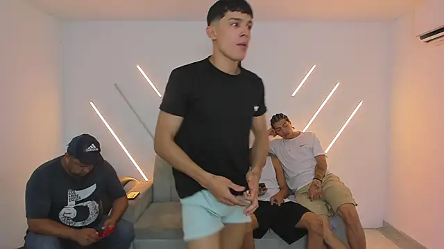 Snapshot of brutal_sex_room2k chatting on 12/18/25, 12:44 brutal sex room2k online show from 12/18/25, 12:44