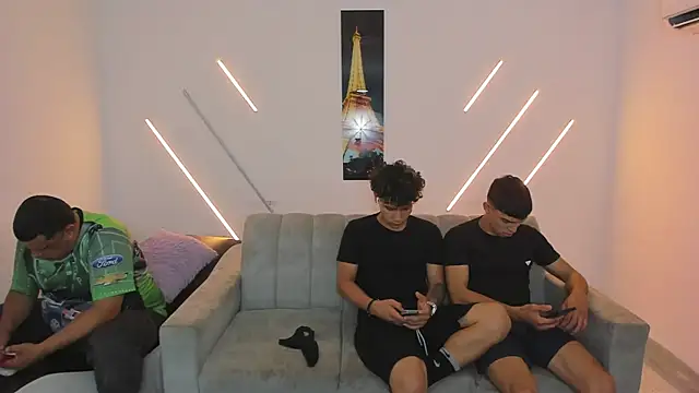 Snapshot of brutal_sex_room2k chatting on 12/21/25, 01:18 brutal sex room2k online show from 12/21/25, 01:18