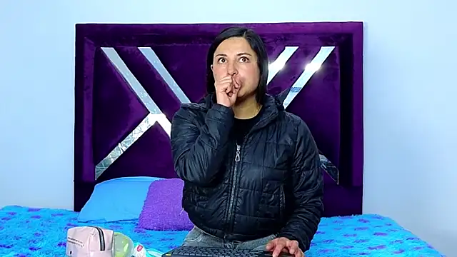 cuteeimy online show from 10/31/25, 12:28