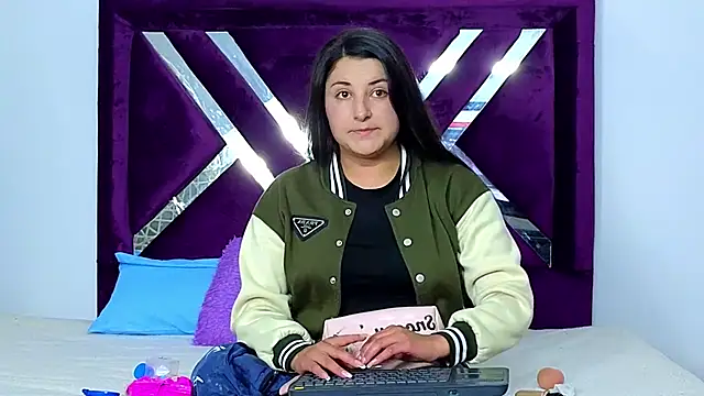 cuteeimy online show from 11/25/25, 06:08