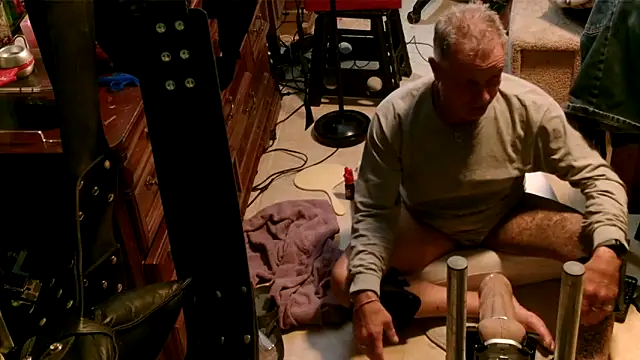 Snapshot of 6mickey9 chatting on 10/17/25, 02:15 6mickey9 online show from 10/17/25, 02:15