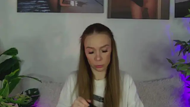 AlysonHuxley  online show from 04/06/26, 07:15