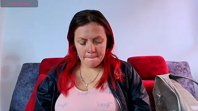 carolinhe  online show from 09/12/25, 08:53