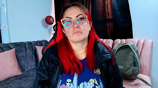 carolinhe  online show from 09/17/25, 07:37