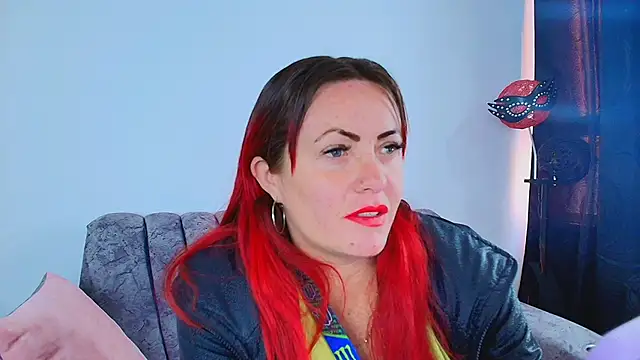 carolinhe  online show from 10/08/25, 07:22