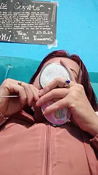 carolinhe  online show from 11/28/25, 04:26