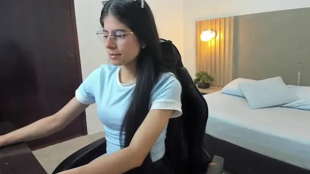 Snapshot of carlina_15 chatting on 09/09/25, 12:26 carlina 15 online show from 09/09/25, 12:26