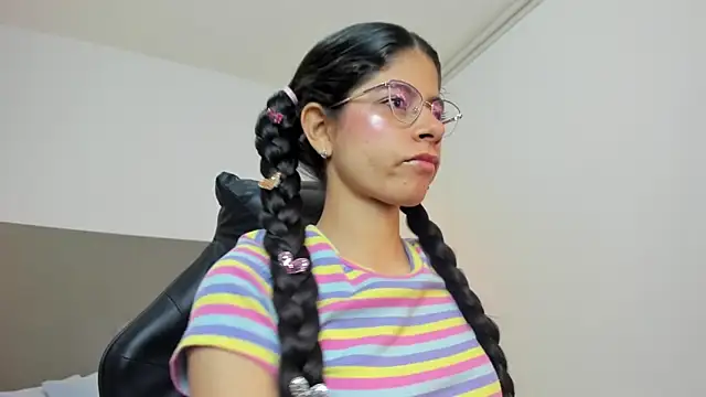 Snapshot of carlina_15 chatting on 09/23/25, 12:19 carlina 15 online show from 09/23/25, 12:19