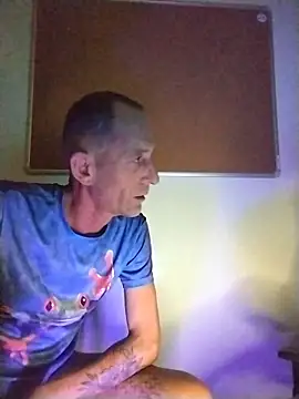 Snapshot of we_are_fucking_serious chatting on 12/17/25, 02:39 we are fucking serious online show from 12/17/25, 02:39