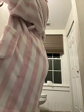 Snapshot of babykalirose chatting on 02/17/26, 03:58 babykalirose online show from 02/17/26, 03:58