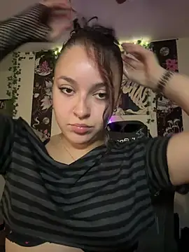 Snapshot of babykalirose chatting on 06/05/26, 01:45 babykalirose online show from 06/05/26, 01:45