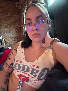 Snapshot of babykalirose chatting on 06/17/26, 11:38 babykalirose online show from 06/17/26, 11:38