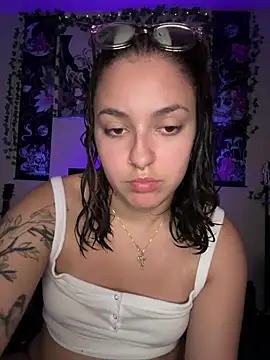 Snapshot of babykalirose chatting on 07/11/26, 02:36 babykalirose online show from 07/11/26, 02:36