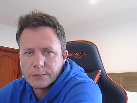 Snapshot of TroyDieselXXX chatting on 09/19/25, 05:09 TroyDieselXXX online show from 09/19/25, 05:09