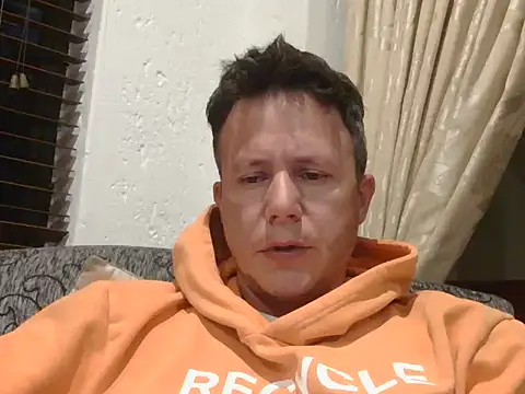 Snapshot of TroyDieselXXX chatting on 11/02/25, 06:32 TroyDieselXXX online show from 11/02/25, 06:32