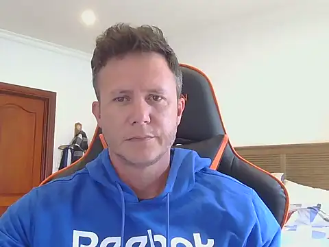 Snapshot of TroyDieselXXX chatting on 11/04/25, 06:45 TroyDieselXXX online show from 11/04/25, 06:45