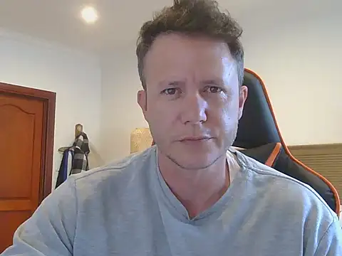 Snapshot of TroyDieselXXX chatting on 11/05/25, 04:12 TroyDieselXXX online show from 11/05/25, 04:12