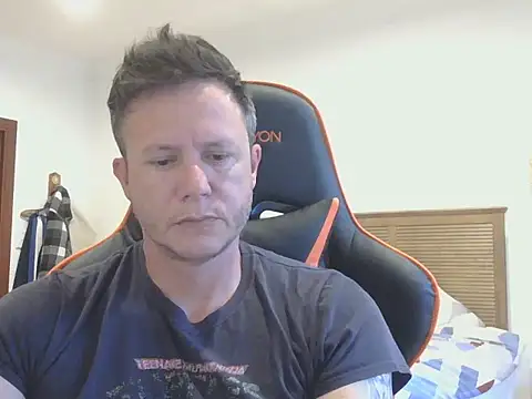 Snapshot of TroyDieselXXX chatting on 11/06/25, 04:02 TroyDieselXXX online show from 11/06/25, 04:02