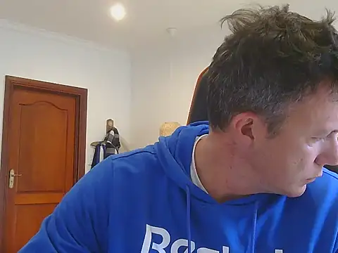 Snapshot of TroyDieselXXX chatting on 11/11/25, 06:02 TroyDieselXXX online show from 11/11/25, 06:02