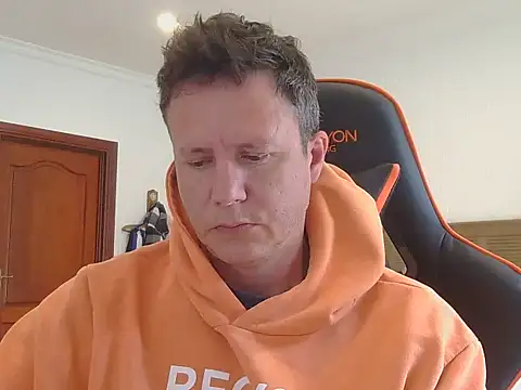 Snapshot of TroyDieselXXX chatting on 11/12/25, 05:30 TroyDieselXXX online show from 11/12/25, 05:30