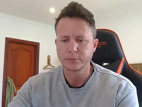 Snapshot of TroyDieselXXX chatting on 11/25/25, 05:07 TroyDieselXXX online show from 11/25/25, 05:07