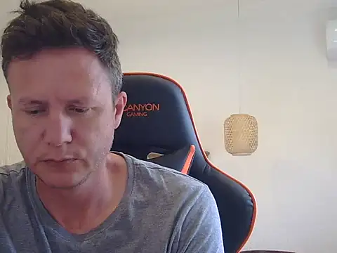 Snapshot of TroyDieselXXX chatting on 12/14/25, 04:51 TroyDieselXXX online show from 12/14/25, 04:51