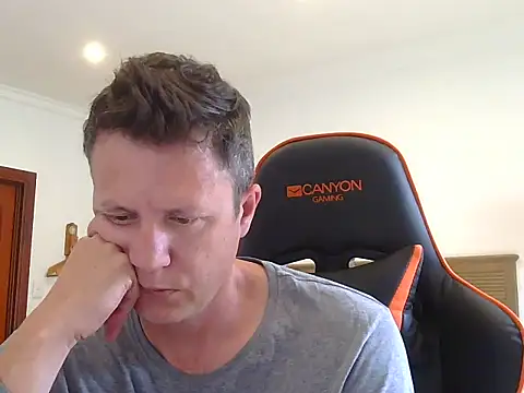 Snapshot of TroyDieselXXX chatting on 12/15/25, 06:17 TroyDieselXXX online show from 12/15/25, 06:17