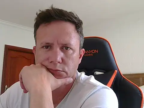 Snapshot of TroyDieselXXX chatting on 12/16/25, 09:25 TroyDieselXXX online show from 12/16/25, 09:25