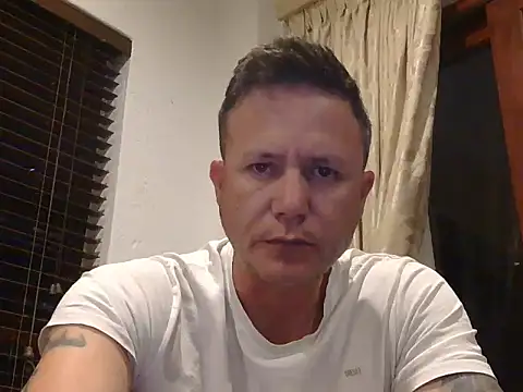 Snapshot of TroyDieselXXX chatting on 12/20/25, 07:21 TroyDieselXXX online show from 12/20/25, 07:21