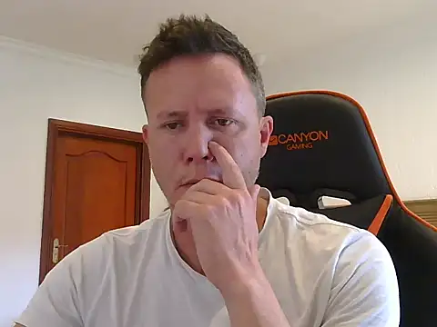 Snapshot of TroyDieselXXX chatting on 12/23/25, 06:00 TroyDieselXXX online show from 12/23/25, 06:00