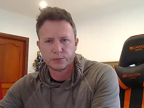 Snapshot of TroyDieselXXX chatting on 01/13/26, 05:35 TroyDieselXXX online show from 01/13/26, 05:35