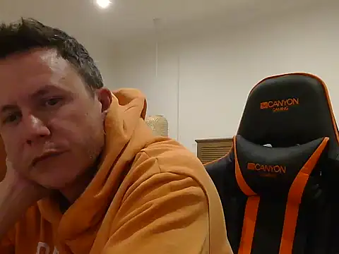 Snapshot of TroyDieselXXX chatting on 01/13/26, 05:40 TroyDieselXXX online show from 01/13/26, 05:40