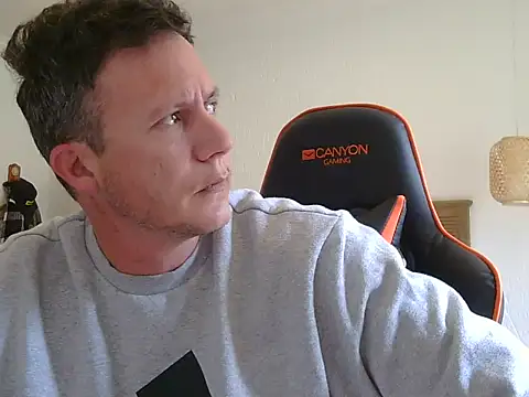 Snapshot of TroyDieselXXX chatting on 02/21/26, 08:04 TroyDieselXXX online show from 02/21/26, 08:04