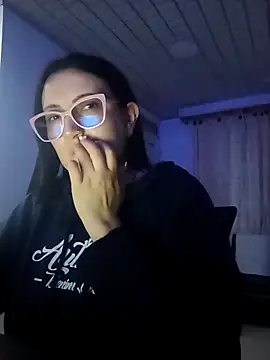 Snapshot of Romina693 chatting on 09/18/25, 06:48 Romina693 online show from 09/18/25, 06:48