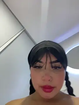 lucialauper  online show from 06/09/26, 12:00