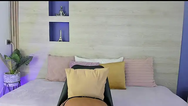 Stephanni  online show from 09/19/25, 01:23