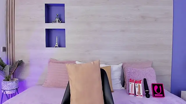 Stephanni  online show from 10/03/25, 01:19