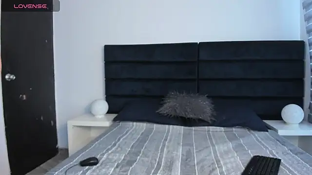 CHARLOTTE KNOX online show from 10/03/25, 12:02