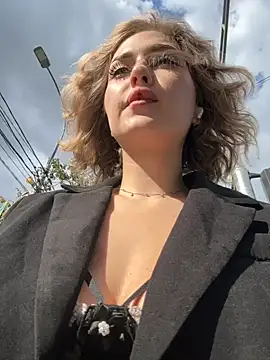 Snapshot of KellyKeler chatting on 09/20/25, 12:28 KellyKeler online show from 09/20/25, 12:28