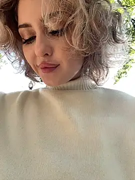 Snapshot of KellyKeler chatting on 09/21/25, 11:56 KellyKeler online show from 09/21/25, 11:56