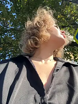 Snapshot of KellyKeler chatting on 09/22/25, 11:45 KellyKeler online show from 09/22/25, 11:45