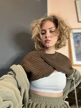 Snapshot of KellyKeler chatting on 10/13/25, 01:22 KellyKeler online show from 10/13/25, 01:22