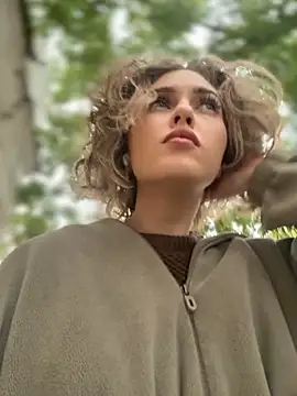 Snapshot of KellyKeler chatting on 10/18/25, 01:01 KellyKeler online show from 10/18/25, 01:01