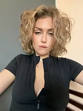 Snapshot of KellyKeler chatting on 10/28/25, 01:25 KellyKeler online show from 10/28/25, 01:25