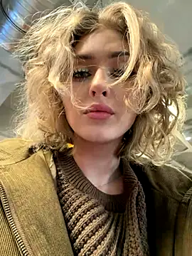 Snapshot of KellyKeler chatting on 10/29/25, 12:29 KellyKeler online show from 10/29/25, 12:29