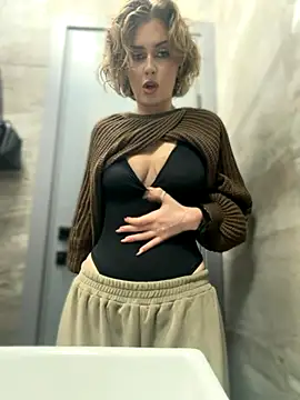 Snapshot of KellyKeler chatting on 11/18/25, 12:31 KellyKeler online show from 11/18/25, 12:31