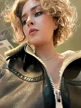 Snapshot of KellyKeler chatting on 11/30/25, 11:47 KellyKeler online show from 11/30/25, 11:47