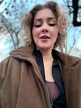 Snapshot of KellyKeler chatting on 12/18/25, 01:28 KellyKeler online show from 12/18/25, 01:28